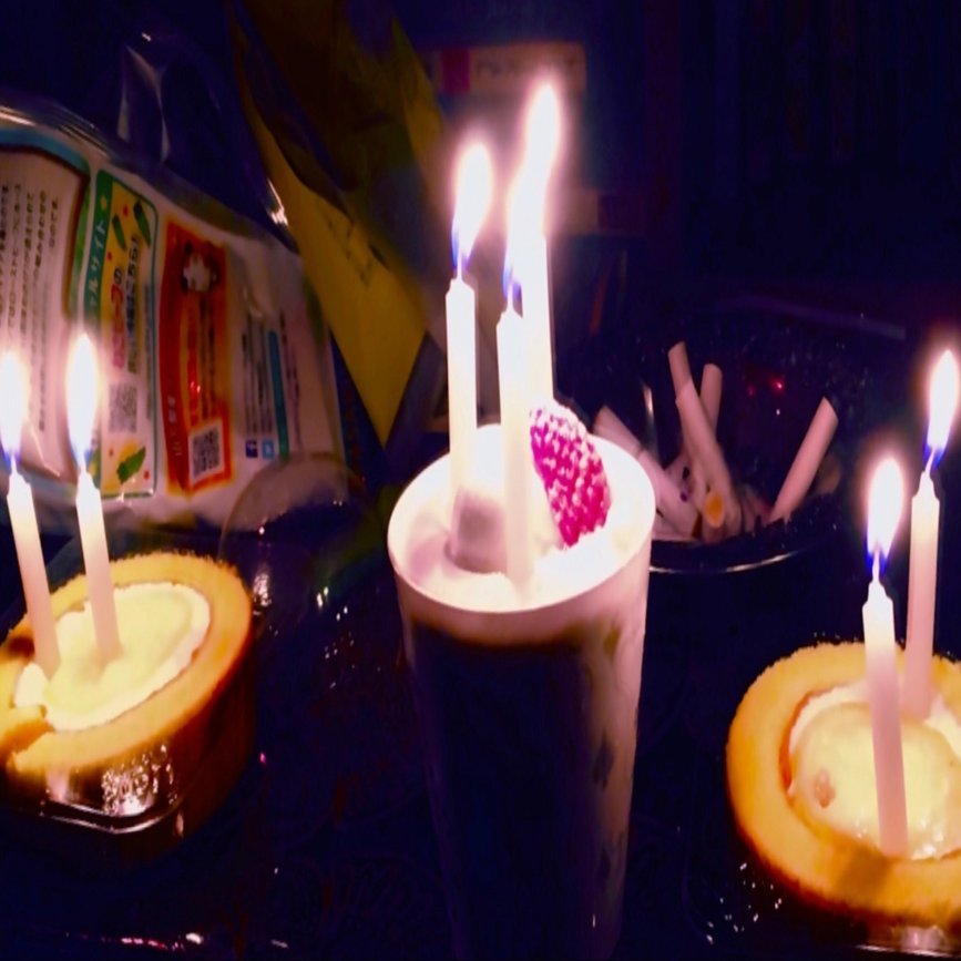 コンビニケーキに仏壇用ロウソク｜ヨシオカヒカリ