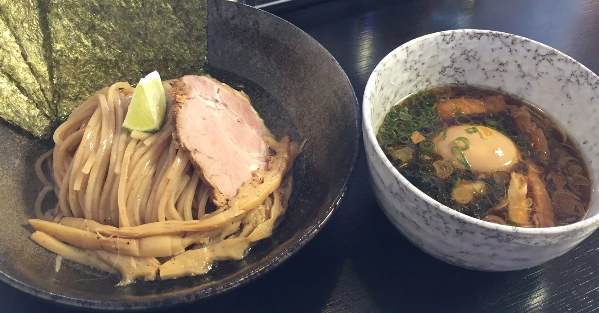 醤油ベースのタレで食べるもちもちのつけそば「中華そば秋山」@山梨県
