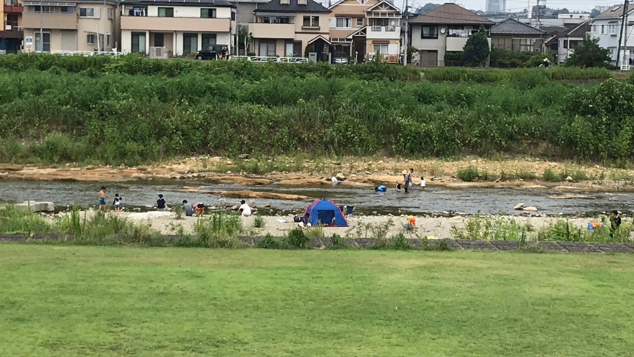 テレビで川の氾濫で家を流された人が それでも川が好きだから川のそばに住みたい と言っているのを見て 前だったら絶対に分からなかった でも川のそば に住んでいる今は 気持ちがわかる 今日も川辺に吸い寄せられ 秋元紀子 Note テレビで川の氾濫で家を流された人が それでも川が好きだから川のそばに住みたい と言っているのを見て 前だったら絶対に分からなかった でも川のそば に住んでいる今は 気持ちがわかる 今日も川辺に吸い寄せられ 秋元紀子 Note