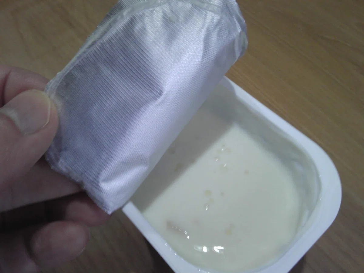 中身が付着しないフタの素材2