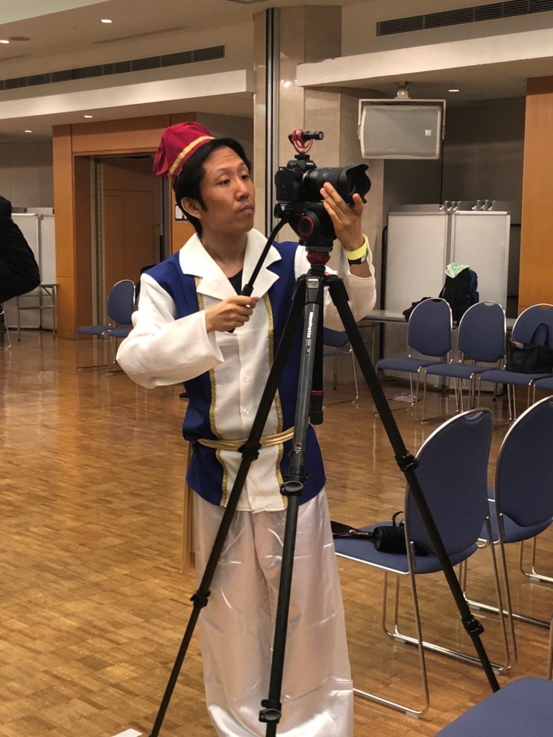 肘あて 撮影 スタジオ 映像制作 SOLUTIONS | Studio BROS., Inc.（株式会社スタジオブロス）