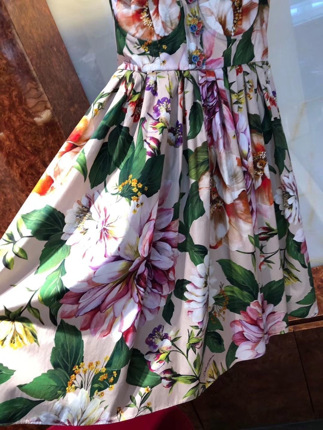 ワンピース等はシワにならないように ハンガーに吊るした状態で梱包されることが多いです かなり大きなダンボールで送られるようなので 事前にお客様にはお伝えしておきましょう 僕がbuymaで初めて 雅buyma バイマ 公式note 高値売り専門コンサルタント Note