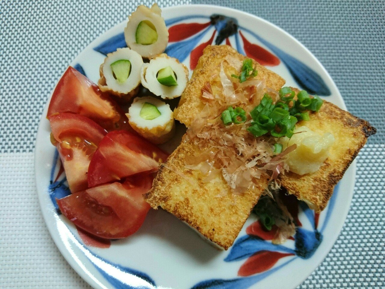 夕ご飯は親子丼 焼いた絹揚げ ちくわきゅうりサラダ キュウリのぬか漬け なめこ汁 ๑ ๑ モグモグ ウズ Note 夕ご飯は親子丼 焼いた絹揚げ ちくわきゅうりサラダ キュウリのぬか漬け なめこ汁 ๑ ๑ モグモグ ウズ Note