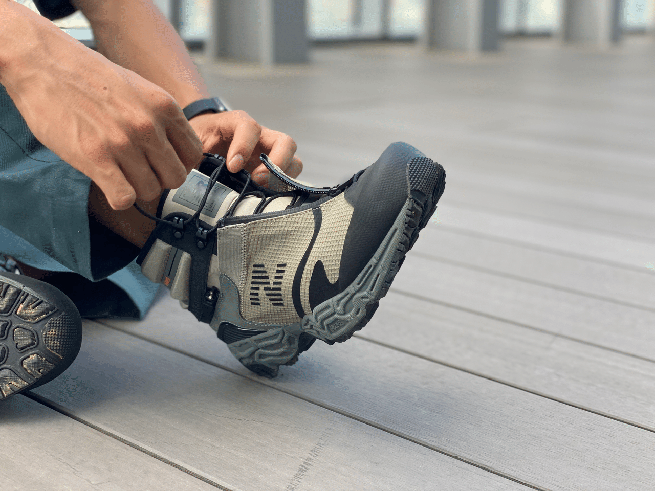 Snow Peak × TOKYO DESIGN STUDIO New Balance、3 段階に変形