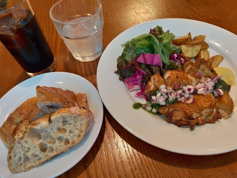梅田と中崎町の中間 Jr高架下チェルシーマーケット内にあるカフェ Colors カラーズ でお昼ご飯 メインを食べるとパン ビュッフェが付いてくるのですが 閉店間近で390円のメニューが提供されていまし まるぞう Note 梅田と中崎町の中間 Jr高架下チェルシーマーケット内にあるカフェ Colors カラーズ でお昼ご飯 メインを食べるとパン ビュッフェが付いてくるのですが 閉店間近で390円のメニューが提供されていまし まるぞう Note