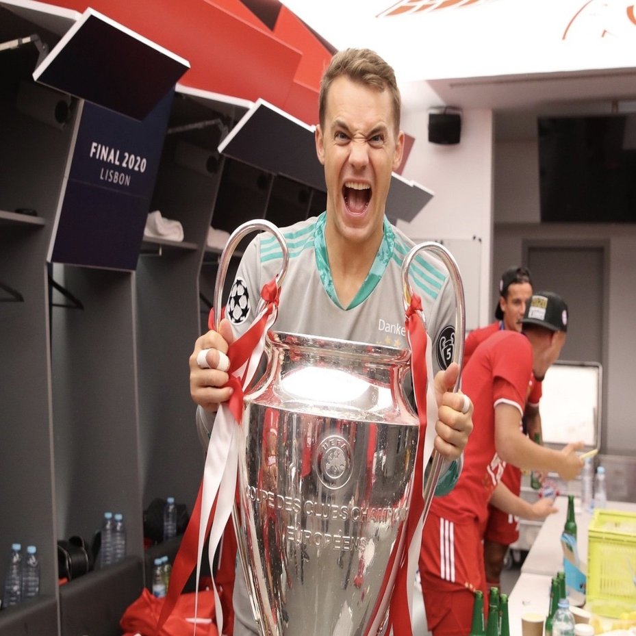 05-06 バイエルン・ミュンヘン 選手支給品ベンチウォーマー ミュラー 0000000282902_Ex9A8wY.jpg