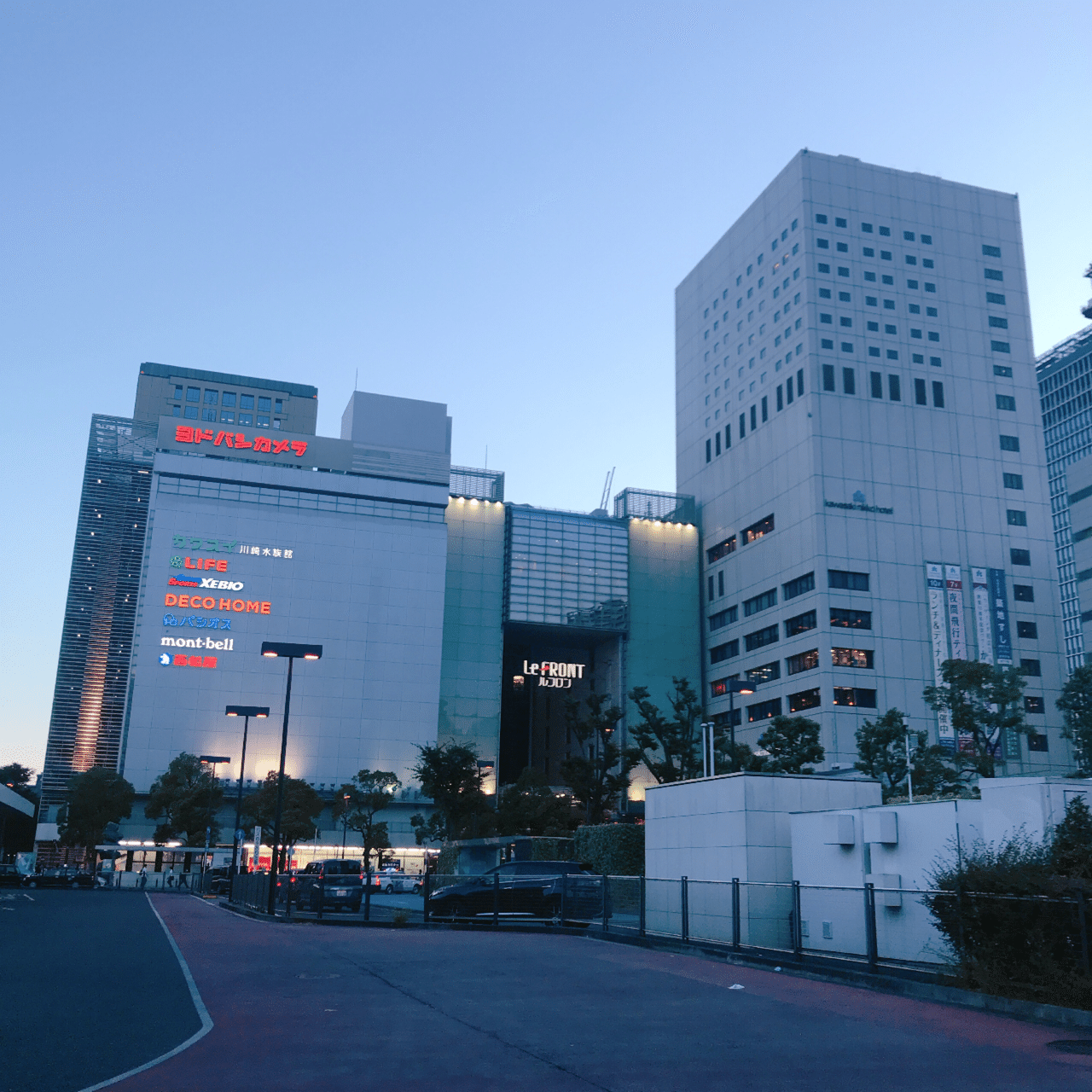 京急蒲田駅からjr蒲田駅は手動車椅子で走行すると15 分くらい 京急川崎駅からjr川崎駅 はもっと近くて5 10分くらい 車椅子で利用時はご注意くださいね 全駅にエレベーターはあります 蒲蒲線 Atsuko Note