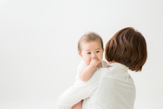 Q 泣いたらすぐに抱っこしてしまいます 抱き癖がついていけませんか 赤ちゃんの生活リズム 発育 睡眠アドバイザーあさのようこ Note Q 泣いたらすぐに抱っこしてしまいます 抱き癖がついていけませんか 赤ちゃんの生活リズム 発育 睡眠アドバイザーあさのようこ Note