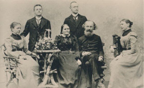 BIGヘッセの家族Familie-Hesse-1899-HA-320-Pixel-Breite_1