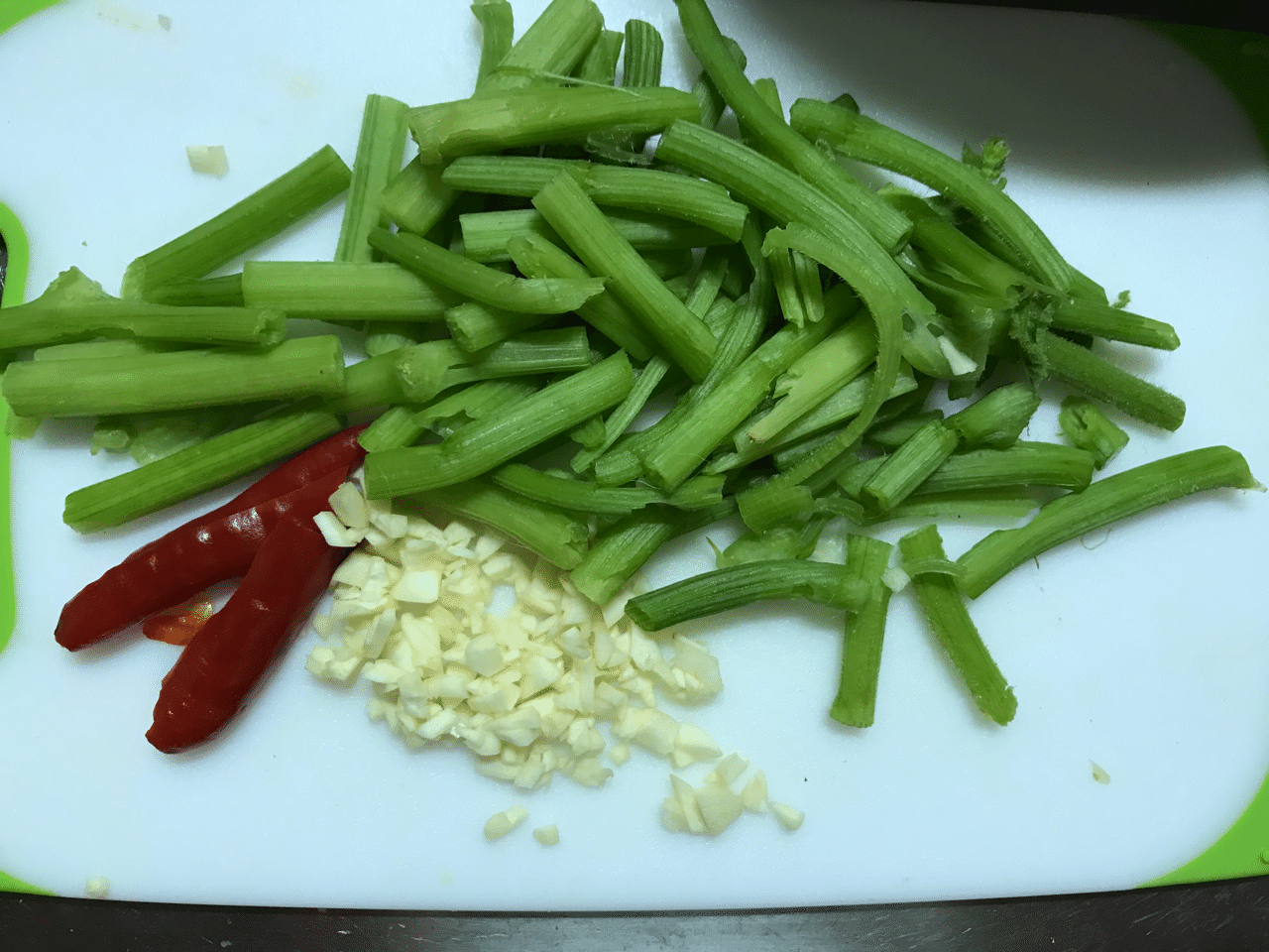 メシ部 かぼちゃの葉っぱを買ったのでタルカリを作りました メシ部のカン子 Note