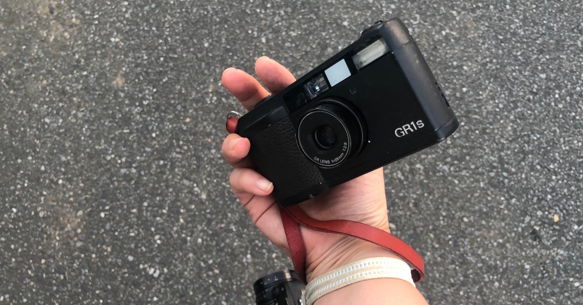 【高価値】 フィルムカメラGR1sと未現像のフィルム｜サーシュ フィルムカメラ