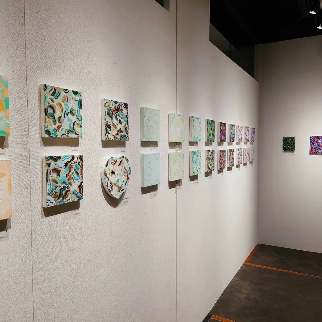 2色の混色のみで展開される世界 日本の絵画とSNSの在り方 : 画家 岡村