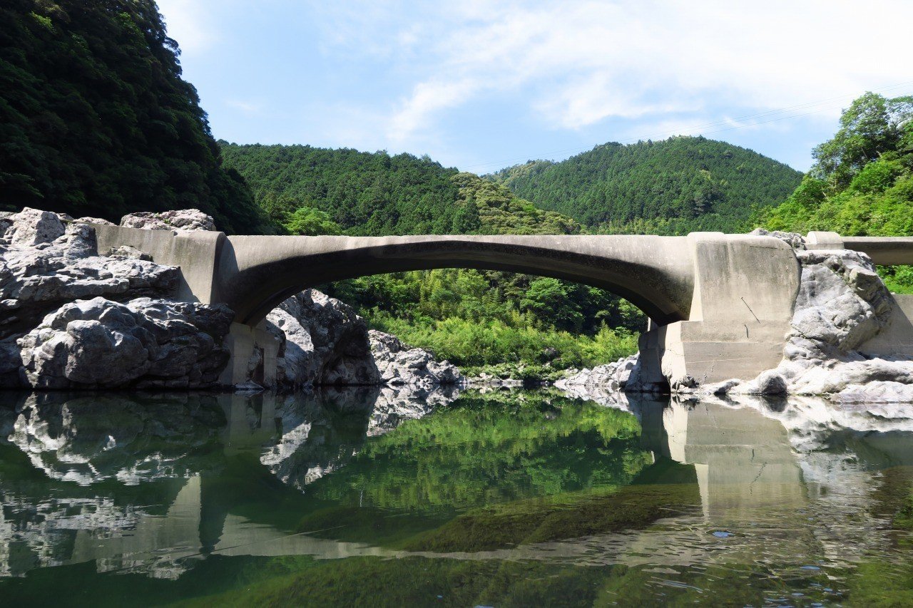 アーチ形の沈下橋 仁淀川の久喜橋 にしきかむろ Note アーチ形の沈下橋 仁淀川の久喜橋 にしきかむろ Note