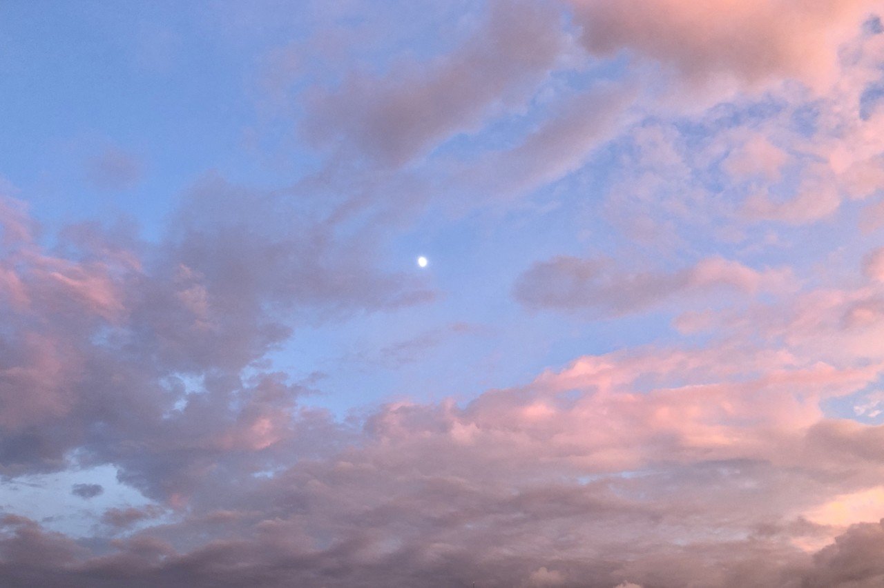 なんて綺麗な空と月 お月さまは実際ほんわり おぼろげに優しく輝いてます Tsuki Note