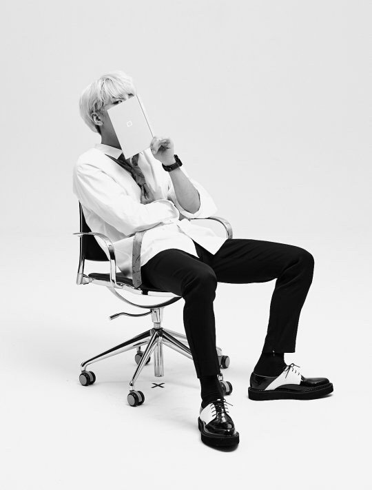 160802「アイドル→アーティスト→文学少年、ジョンヒョンの進化[画報