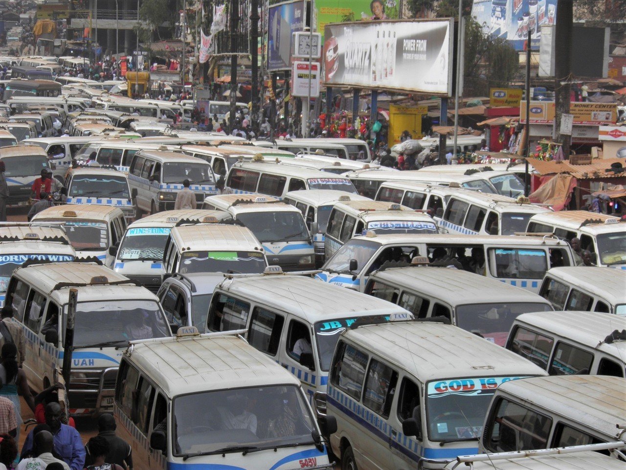 ウガンダ ハイエースの街 浅地亮 自転車旅で見る世界 Note