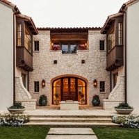 オーバースライダー 輸入ガレージドア 北米住宅デザインをより本格的に再現する Overslider Garage Door 海外の家デザイン を奏でる北米 北欧の海外住宅輸入建材の新品とアウトレットを輸入建材ヴィクトリーが全国発送 最短翌日お届け Note