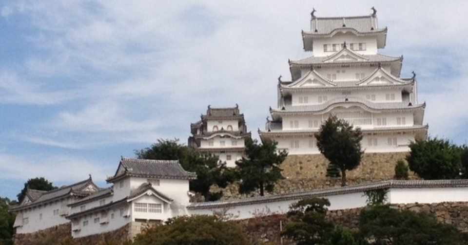 白漆喰で 白鷺城の美しさが際立つ 姫路城 The White Stucco Highlights The Beauty Of Shirasagi Himeji Castle アスライト Note