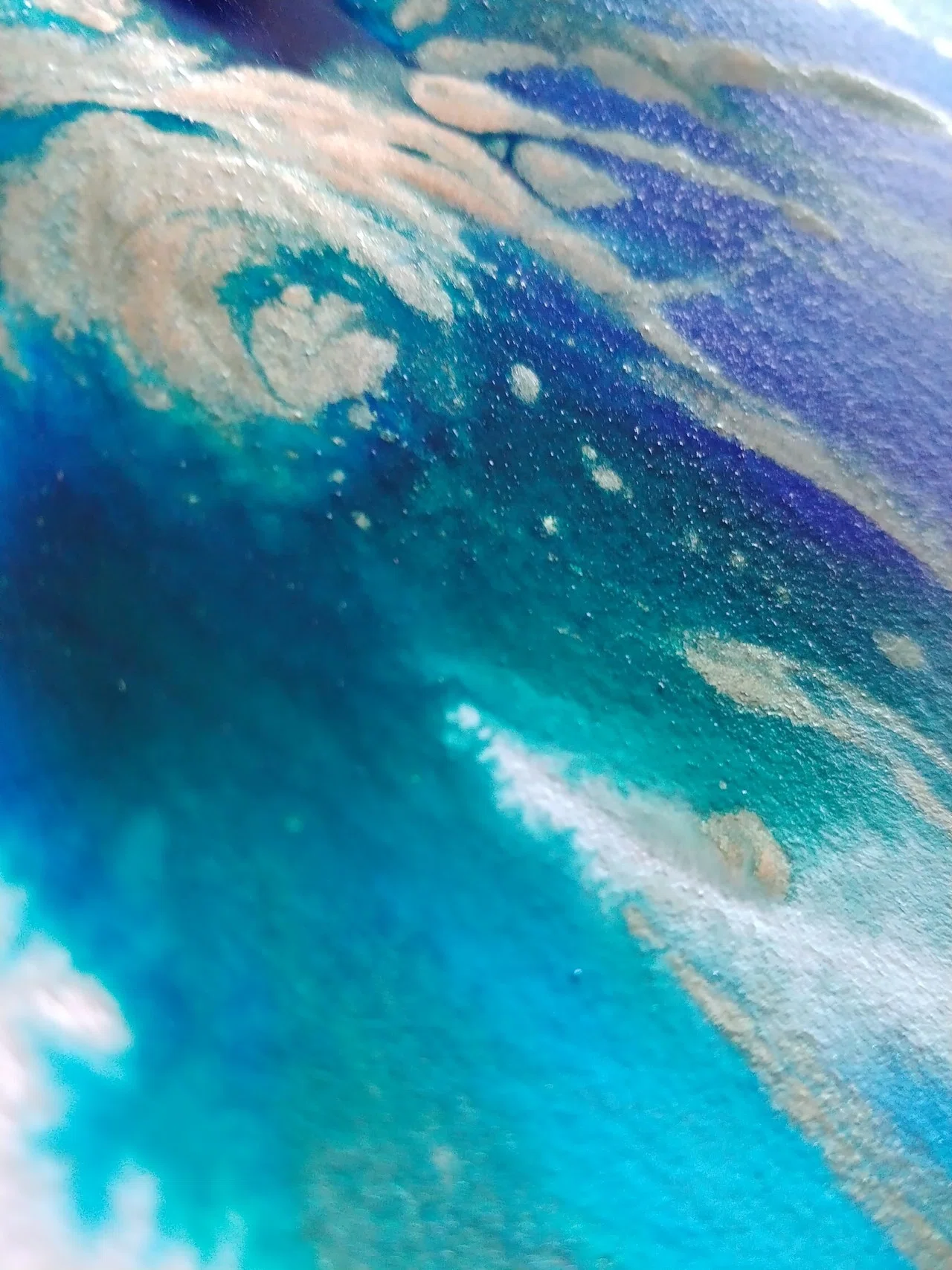 あの日から わたしは 水の中にいる というか 水の意識に 静かにアクセス中 それは 海でも川でも湖でもなく 人間の体の中の水や 大気中の水蒸気 ...