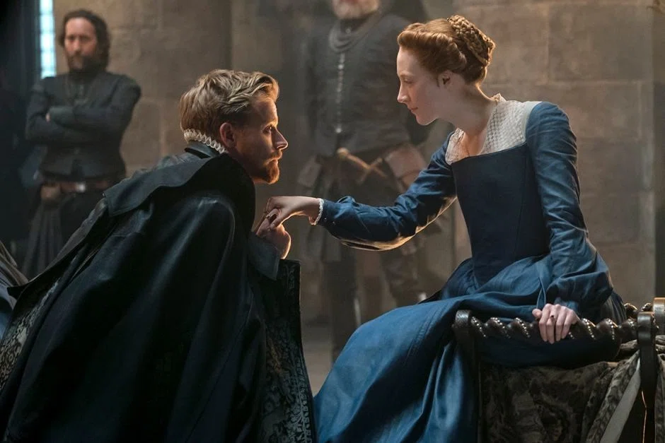 ふたりの女王 マーゴット・ロビー & シアーシャ・ローナン　直筆サイン入り写真 シアーシャ・ローナン vs マーゴット・ロビー 『ふたりの女王 メアリー