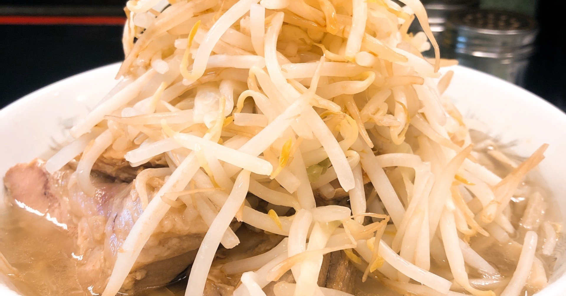 ラーメン二郎新宿小滝橋通り店 中毒性のあるラーメン オカランガイド Note
