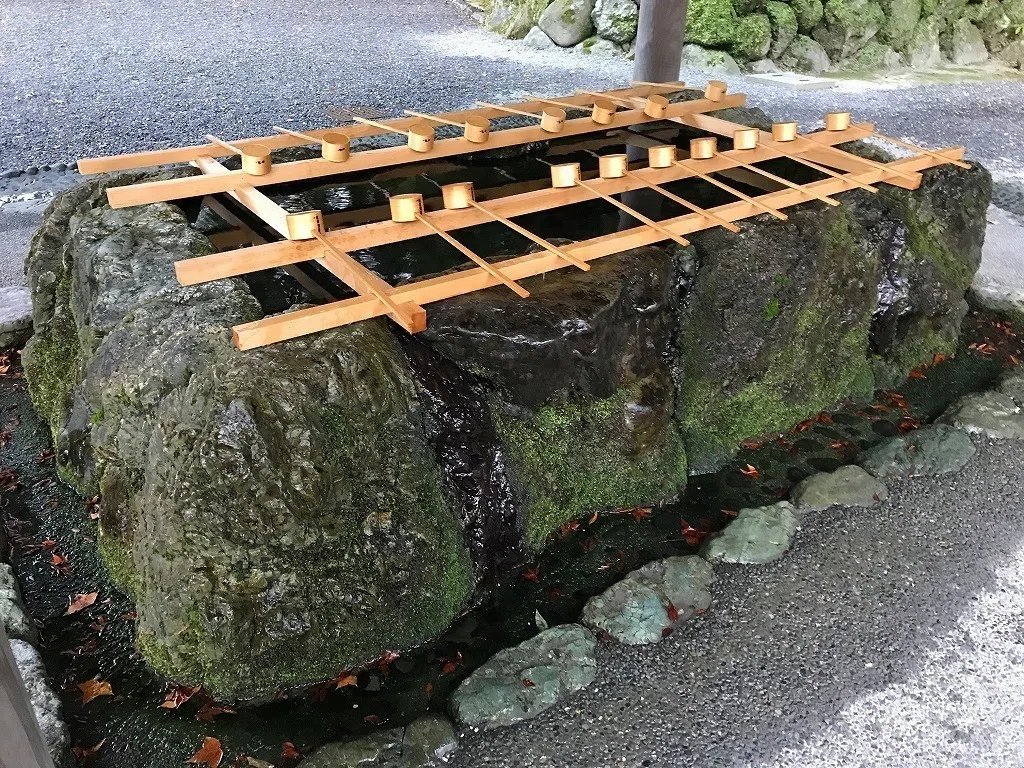 神社参拝のウィズコロナ 新しいマナー 手水舎 鈴緒 ご朱印帳はどうする 井垣利英 ちょこっとマナー 会話美人ひと言レッスン Note 神社参拝のウィズコロナ 新しいマナー 手水舎 鈴緒 ご朱印帳はどうする 井垣利英 ちょこっとマナー 会話美人ひと言レッスン Note