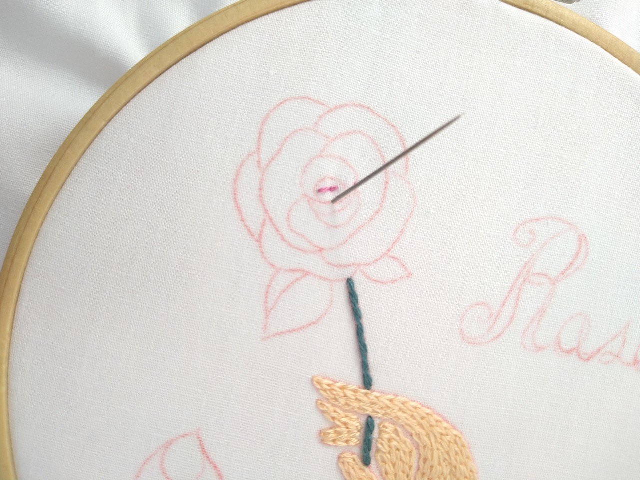 ローズの刺繍枠キットを作ろう* ステップ4 〜バラの花の刺繍