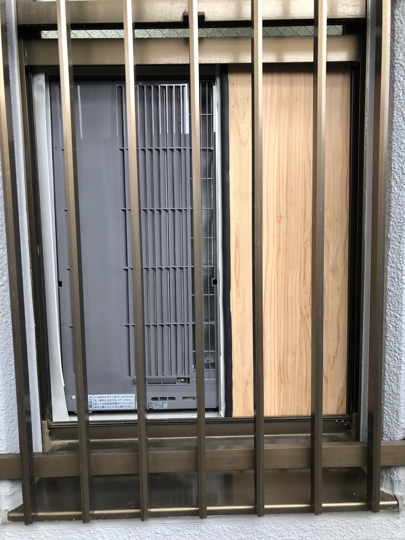 ダブルハング窓に窓用エアコン導入してみた Miyukaji Note ダブルハング窓に窓用エアコン導入してみた Miyukaji Note
