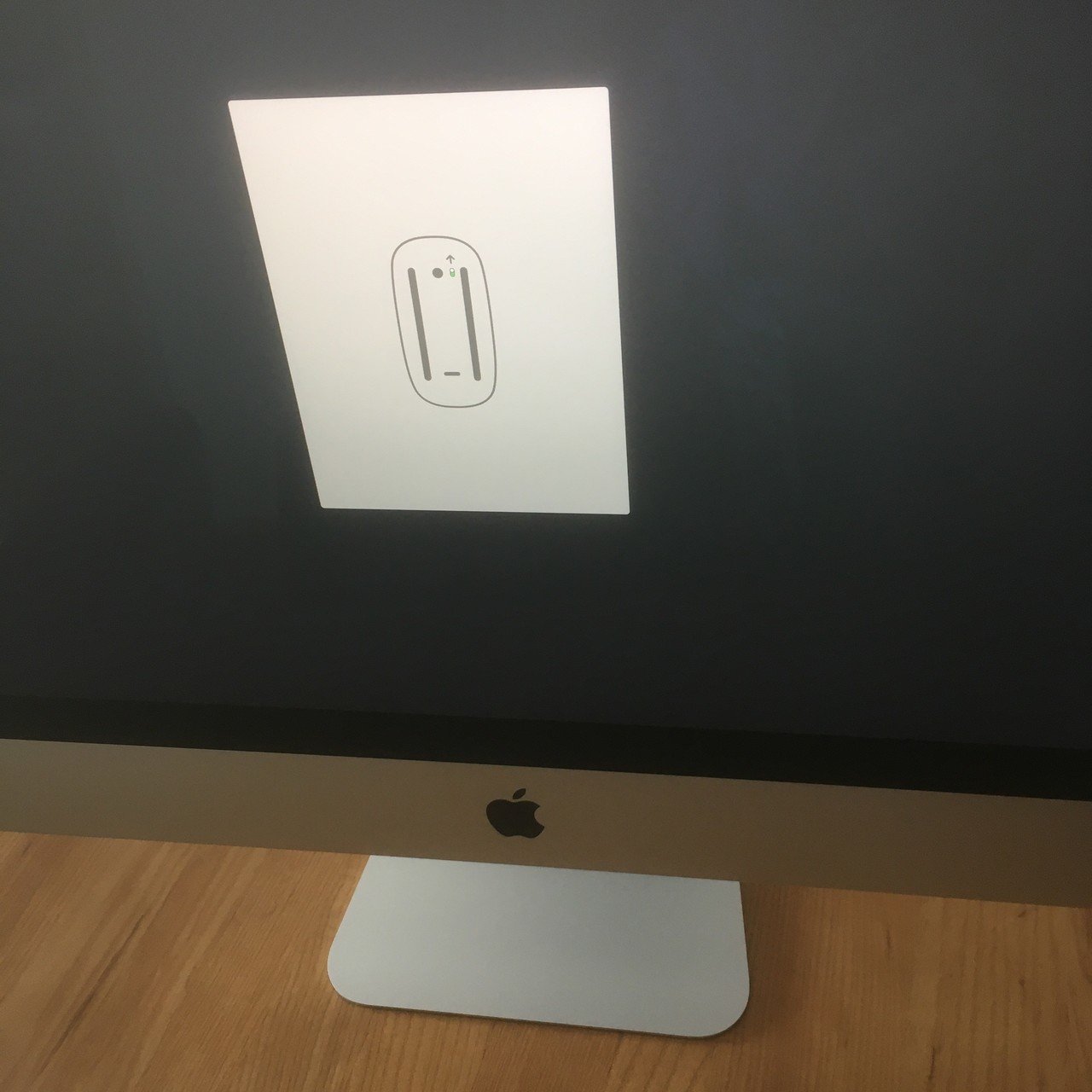 iMac 5K 27インチ 2020年モデル 電源投入及びメモリー増設|yo iMac 5K 27インチ 2020年モデル 電源投入及びメモリー増設|yo