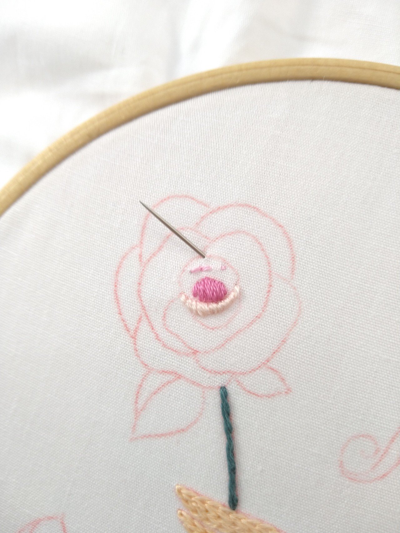 ローズの刺繍枠キットを作ろう ステップ4 バラの花の刺繍 Apostrophe S Note
