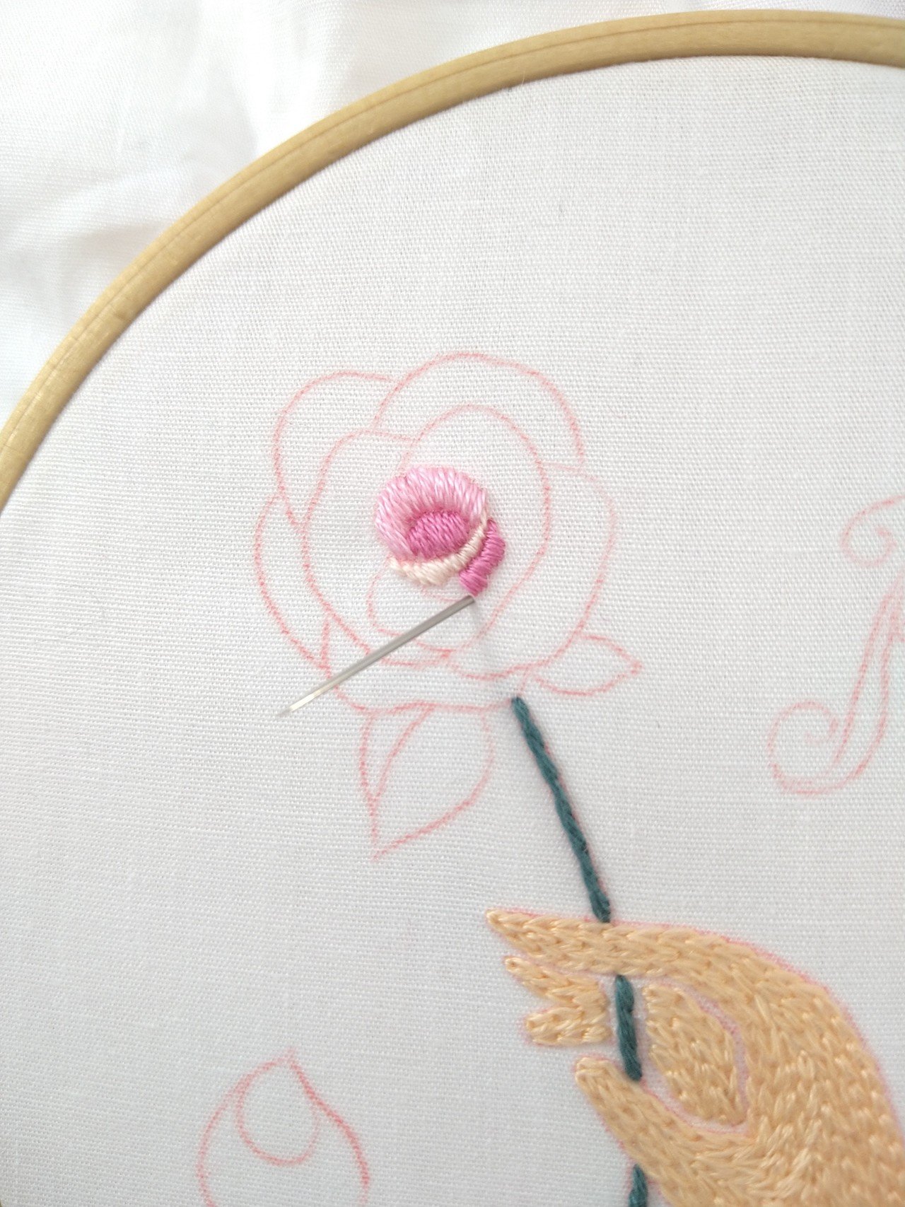 サルート　大輪のバラ刺繍入り　スリップМ サルート 大輪のバラ刺繍入り スリップМ - メルカリ