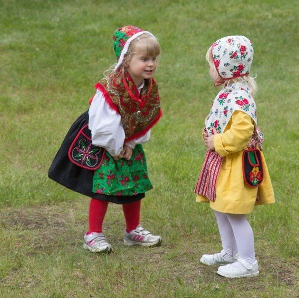 北欧の手仕事、民族衣装 UNIK2｜日本のモノづくりと北欧デザイナーを