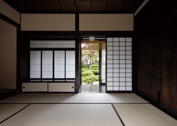 織りなされる光と影が美しく 和風住宅らしさを演出する建具 障子 Jimosumu ジモスム 織りなされる光と影が美しく 和風住宅らしさを演出する建具 障子 Jimosumu ジモスム