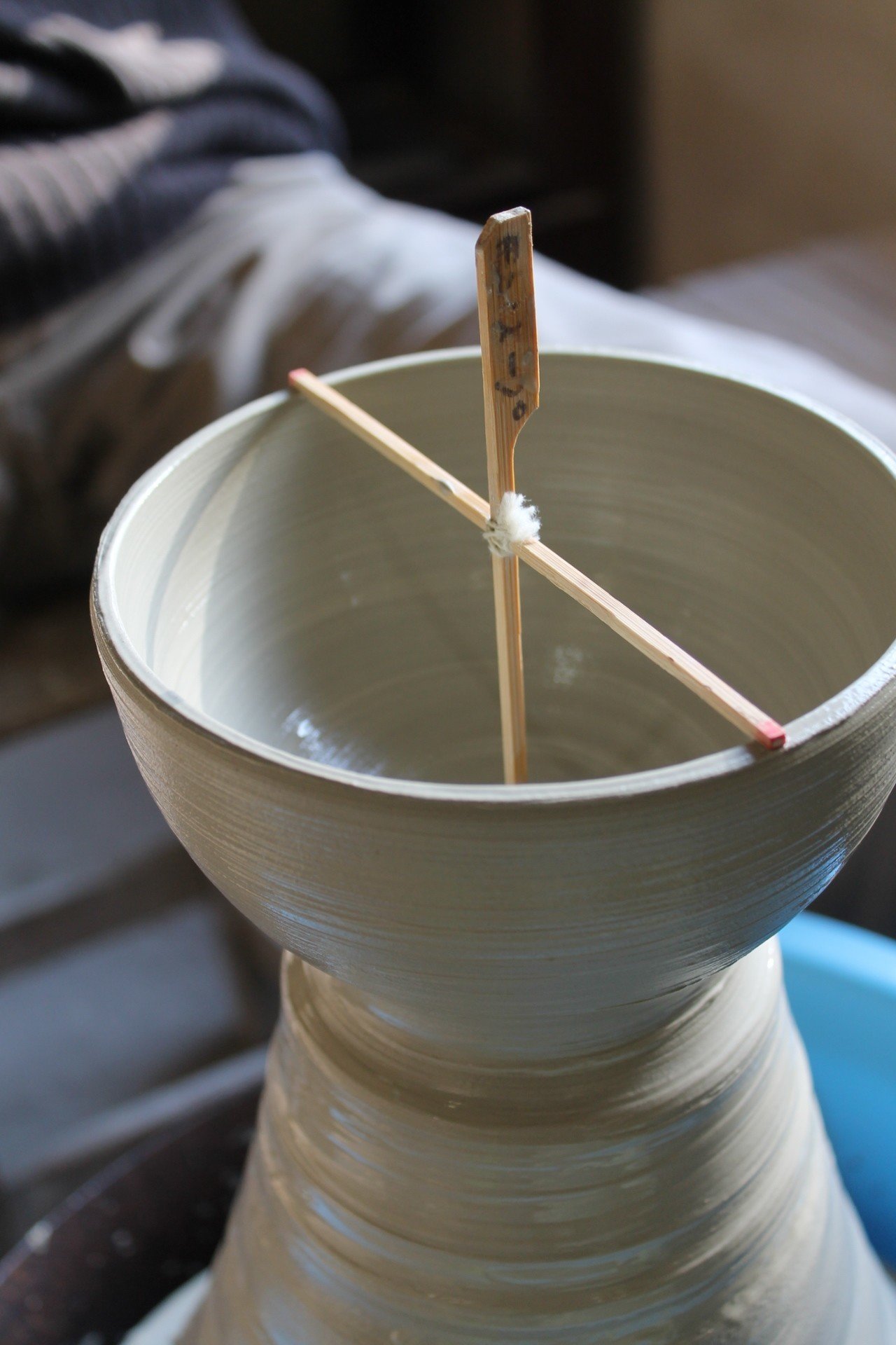 小久慈焼・七代目窯元「岳芳」・花生け・共箱