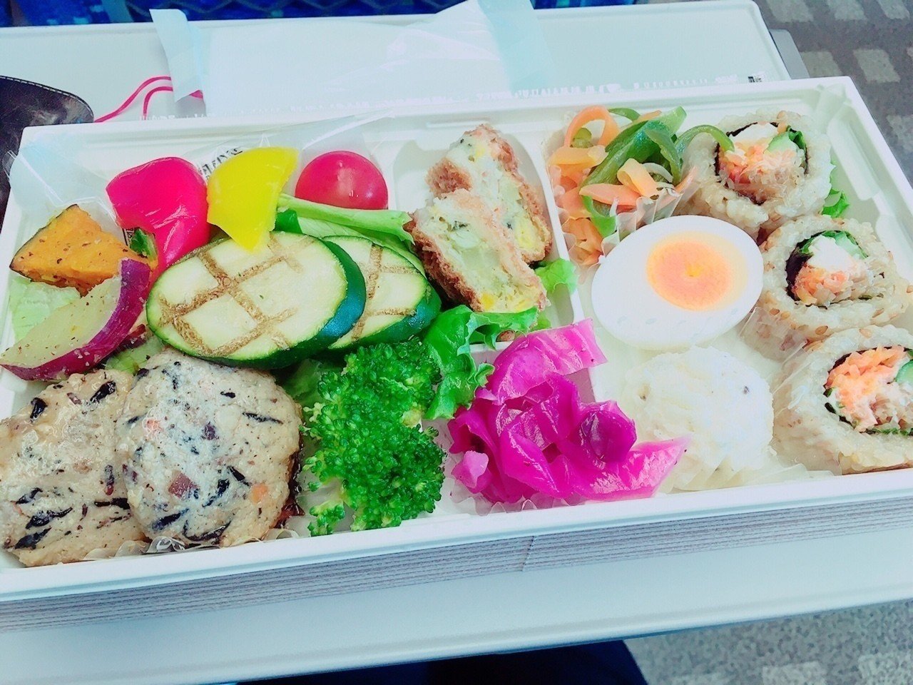 絵の具をちょんちょん落としたパレットみたいな お弁当 小南泰葉 Official Note