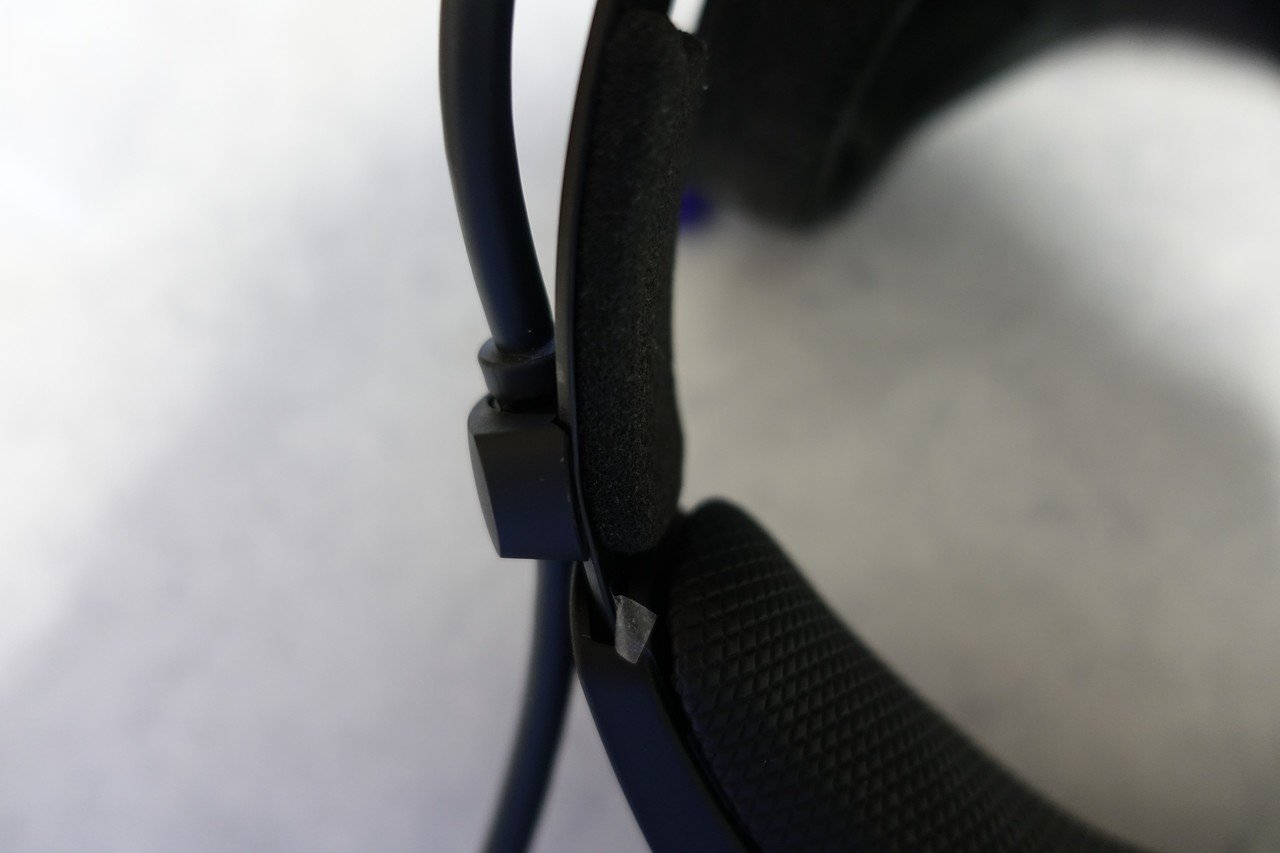 HTC VIVE COSMOS ELITEで、任意のヘッドホン/イヤホンを使える