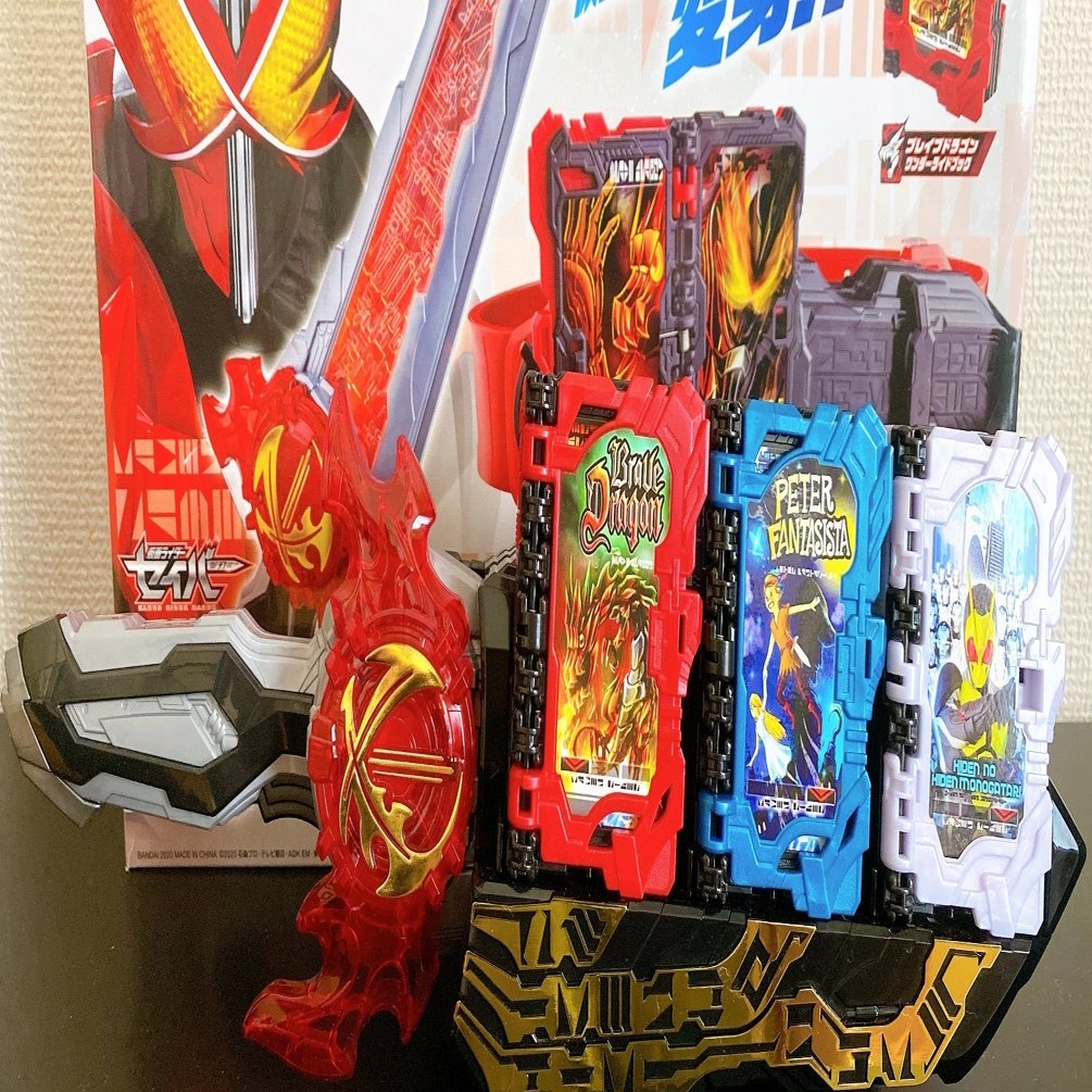 仮面ライダーセイバー 変身ベルト DX聖剣ソードライバーを迎える｜aco