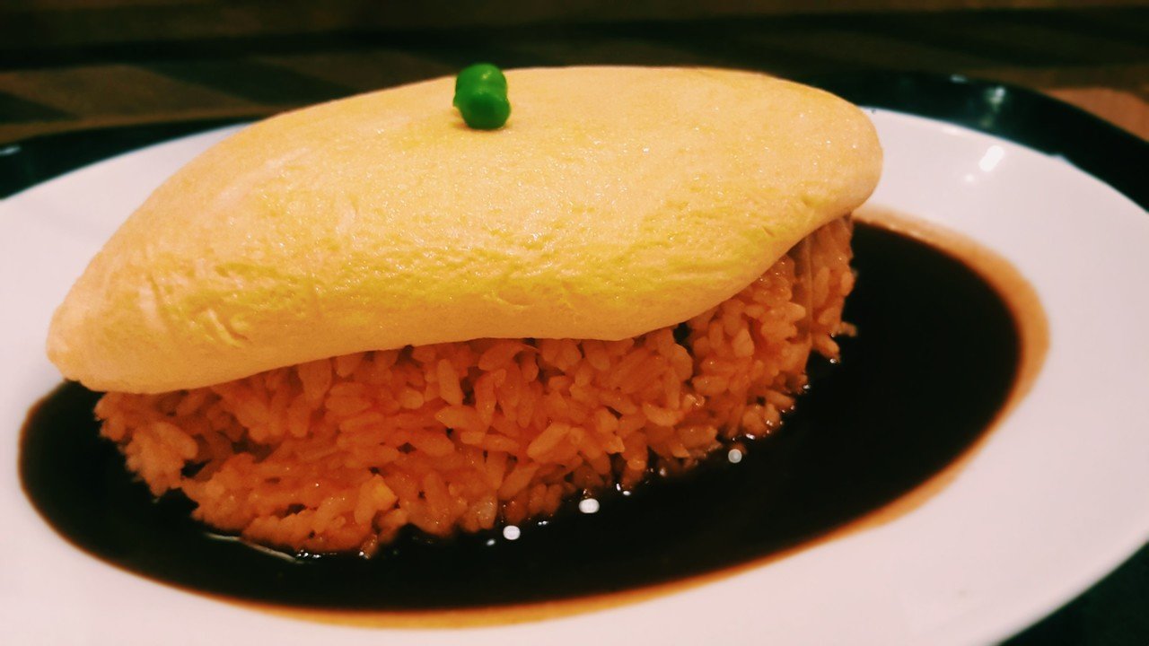 夢のタンポポオムライス きいろくてきれいなきいろのオムレツに切れ込みをいれてぺろーんと広げるとふわふわとろとろの卵がのったオムライスになる この作業をやるためだけに用意されたナイフ フードコート こにたん 日常をいかに楽しむか Note