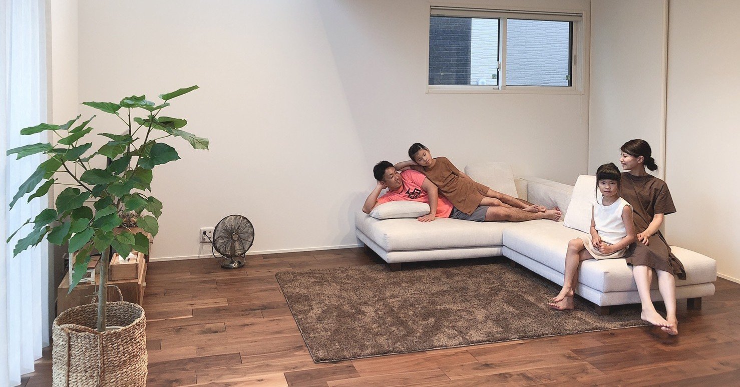 ゆったりのびのびくつろげる快適で座面が広い国産ソファおすすめ12選