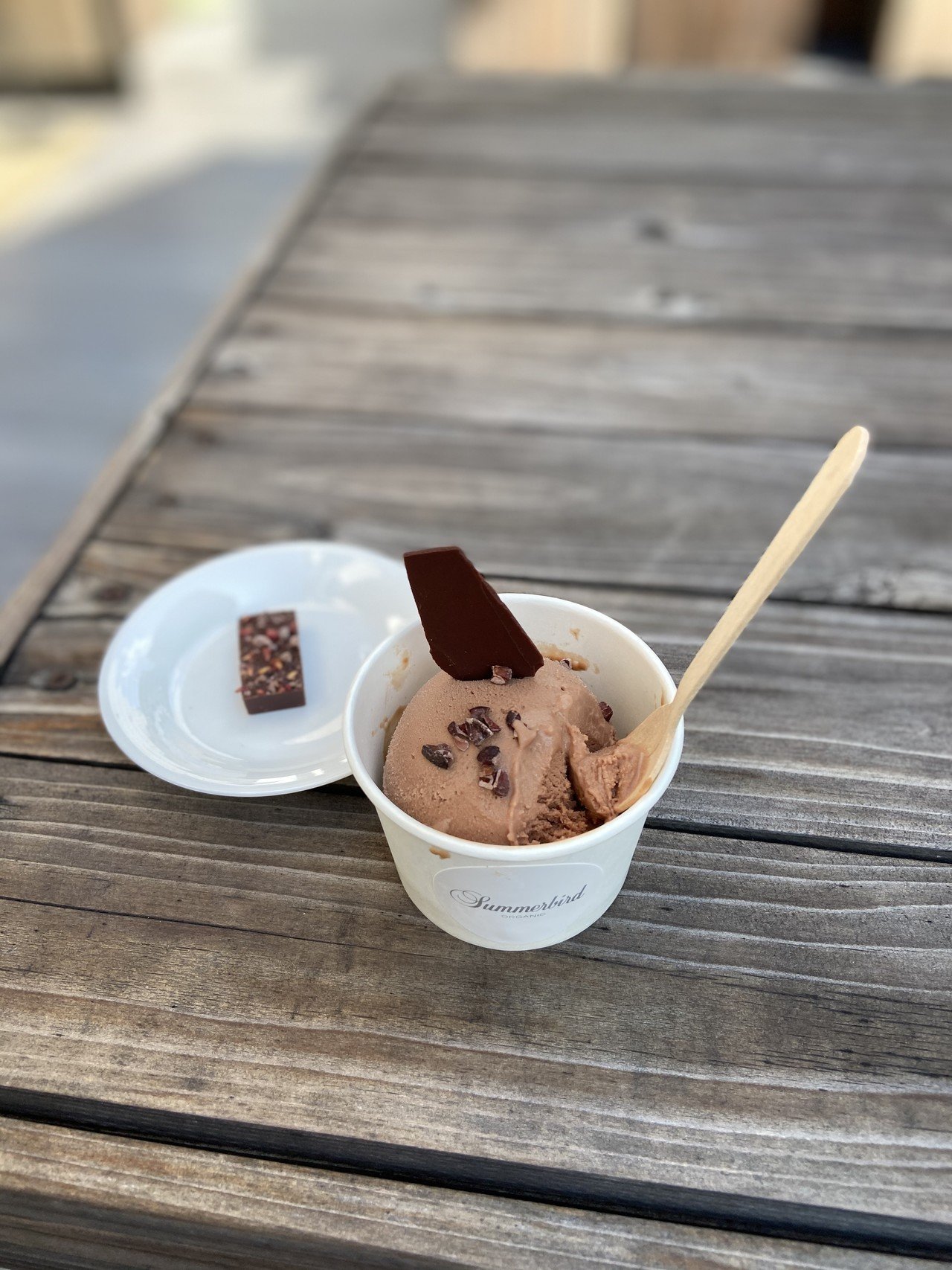 青山で汗をかきかき偶然見つけたデンマークから来たチョコレート屋さんsummerbird Organic Peru61 のチョコレートアイスクリームは チョコが濃厚で手作り感のある食感 溶けたアイスもチョコ Omnibus Note
