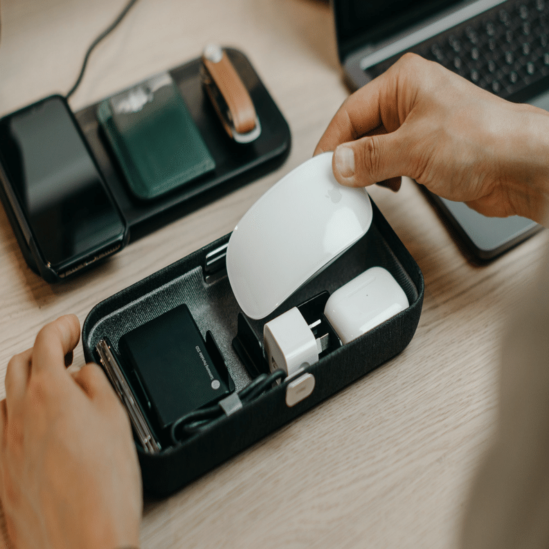 蓋（フタ）』が魅力的すぎるガジェットオーガナイザー 「Orbitkey Nest