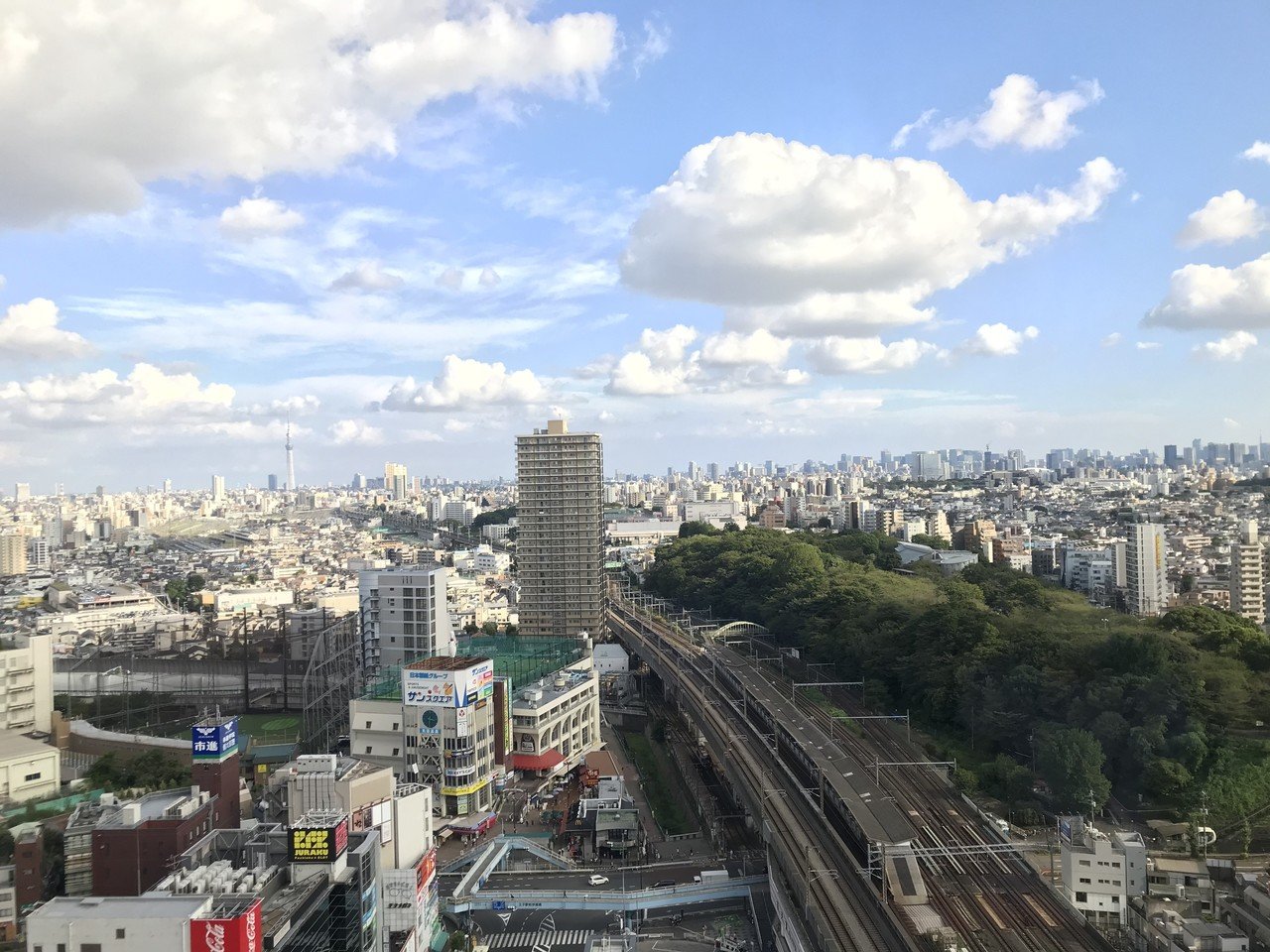 北とぴあ 王子駅近くにあるビル 17階に無料で入れる展望スペースがある 今日は暑かったので子供2人連れて行ってみた スカイツリーは勿論東京タワー 六本木ヒルズなど大体の高い建物は見える 北区にあ まーじゅさん Note