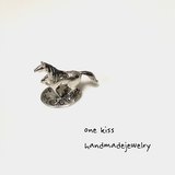 one kiss handmadejewelry