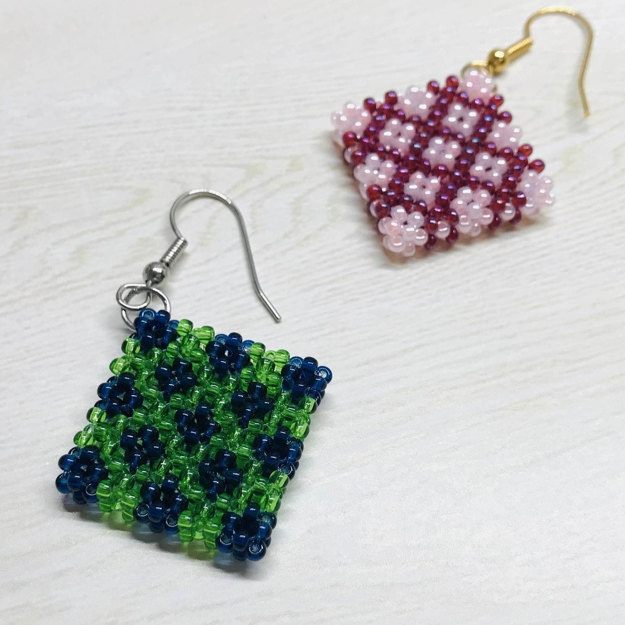 ひたすら編み編みスクエアモチーフのピアスの作り方 ビーズドールharu Note ひたすら編み編みスクエアモチーフのピアスの作り方 ビーズドールharu Note