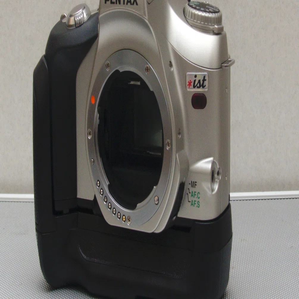ist用バッテリーグリップ｜こびとたびにでる