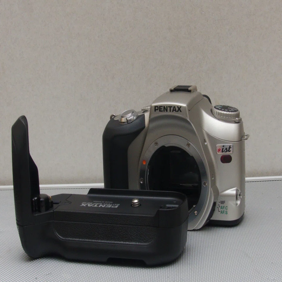 ist用バッテリーグリップ｜こびとたびにでる