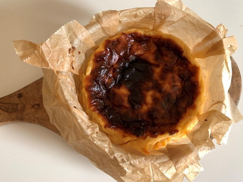 絶対に失敗しないバスクチーズケーキ ゴムベラで混ぜるだけ ラ ヴィーニャを想像して作る プラム Note