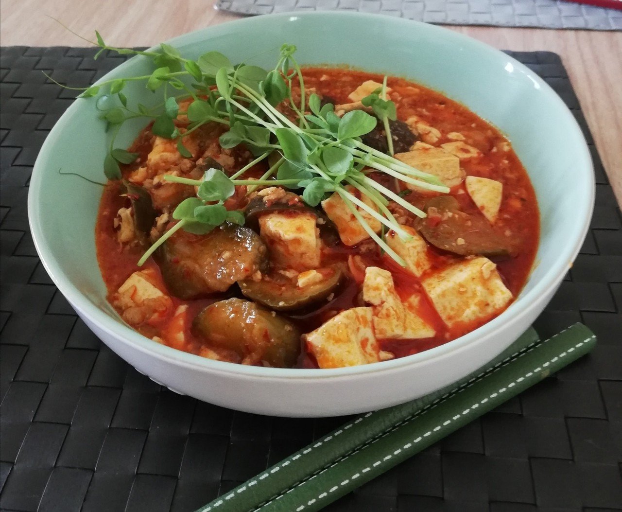 麻婆豆腐 茄子を作りました 豆板醤 甜麺醤が無かったので 味噌とオイスターソースで代用し 醤油と食べるラー油で味と色の調整をしました ここまでくると味付けは殆どオリジナル でも 食べてみると麻婆 水島ひらいち 教養大学雑学部おバ科 Note 麻婆豆腐 茄子を作りました 豆板醤 甜麺醤が無かったので 味噌とオイスターソースで代用し 醤油と食べるラー油で味と色の調整をしました ここまでくると味付けは殆どオリジナル でも 食べてみると麻婆 水島ひらいち 教養大学雑学部おバ科 Note