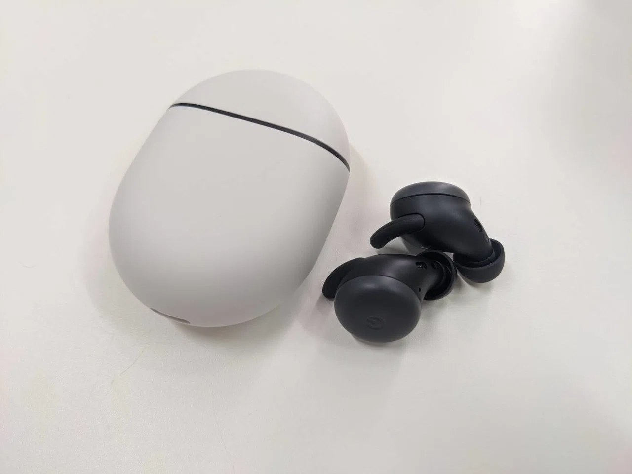 耳搭載型スマートスピーカー（ワイヤレスイヤホン）「Google Pixel