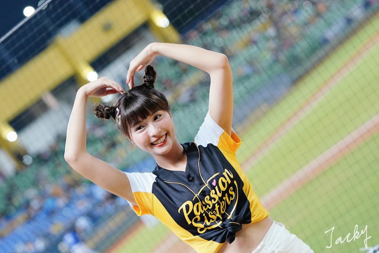 203.【2020年峮峮応援記録 9月-1】峮峮（チュンチュン）、新ユニ効果で